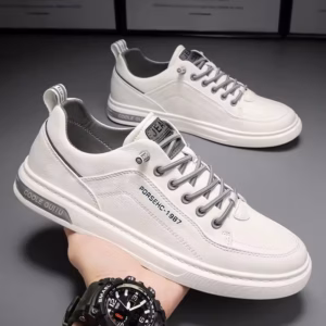 2025 İlkbahar ve Sonbahar Moda Erkek Günlük Ayakkabılar Yeni Moda Bağcıklı Beyaz Ayakkabı Öğrenci Konfor Spor Vulkanize Ayakkabı